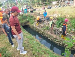 Ciptakan Lingkungan yang Bersih dan Tidak Kumuh, Camat Tamalanrea dan Lurah Buntusu Pimpin Aksi Bersih di Wilayah Bundaran SMA 21