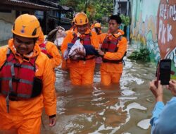 Gerak Cepat, TRC BPBD Makassar Evakuasi dan Lakukan Pemantauan Intensif di Sejumlah Titik Banjir