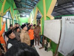 Temui Warga Terdampak Banjir, Appi Turun Langsung Hingga Larut Malam Cek Logistik Pengungsi