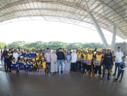 Bentuk Penghargaan, Munafri-Aliyah Serahkan 7.100 Paket Lebaran untuk Satgas Kebersihan Makassar