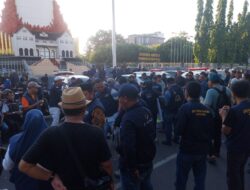DPW Nasdem Sulsel Unjuk Rasa di Depan Monumen Mandala, Kecam Pemberitaan Media yang Menyesatkan