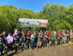 Dihadiri Wali Kota Munafri, IKA SMAN 2 Makassar Lestarikan Ekosistim Pesisir dengan Tanam Mangrove di Lantebung