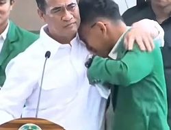 Bikin Haru, Mentan Andi Amran Sulaiman Bantu Mahasiswa Penjual Jajanan “Mochi”