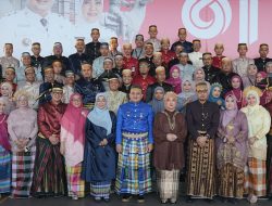 Munafri-Aliyah Kenakan Pakaian Adat di Upacara Penurunan Bendera HUT RI ke-81 Kota Makassar