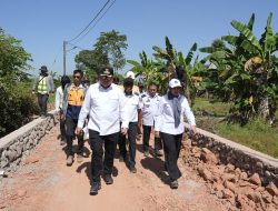 Camat Manggala Dampingi Wali Kota Munafri Tinjau Progres Jalan Romang Tangayya