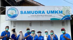 Peduli Kesehatan Warga Samudra UMKM Kolaborasi Kecamatan Kota Masohi Bagi Masker Gratis